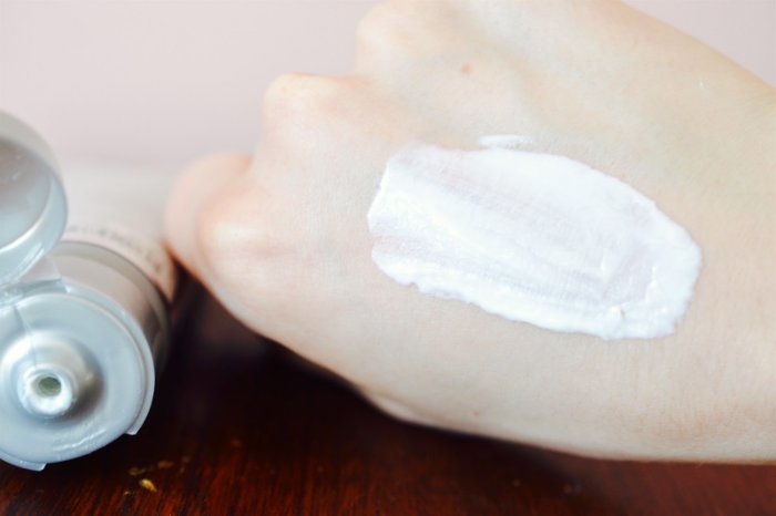 Paula’s Choice Calm Mineral Moisturizer  Kết cấu kem Paula’s Choice Calm Mineral Moisturizer