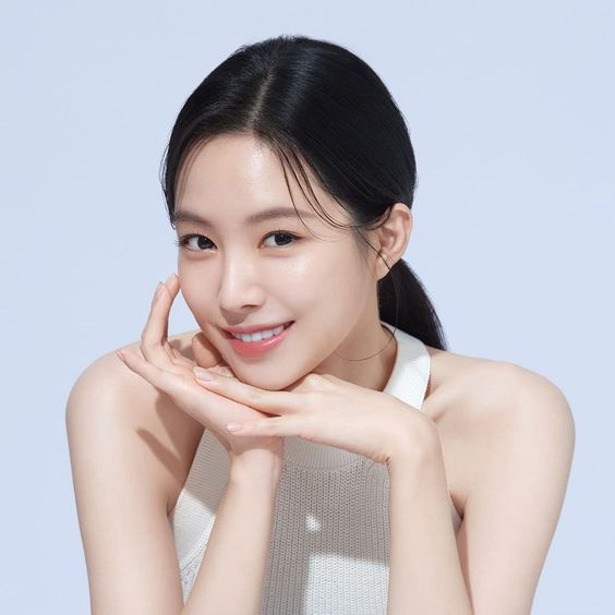 Bật mí cách dưỡng ẩm cho da luôn căng bóng ngậm nước và tươi sáng rạng rỡ Bật mí cách dưỡng ẩm cho da luôn căng bóng ngậm nước và tươi sáng rạng rỡ