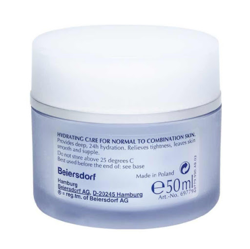 Có nên thoa kem dưỡng ẩm trước khi đi ngủ? Có nên thoa kem dưỡng ẩm trước khi đi ngủ?