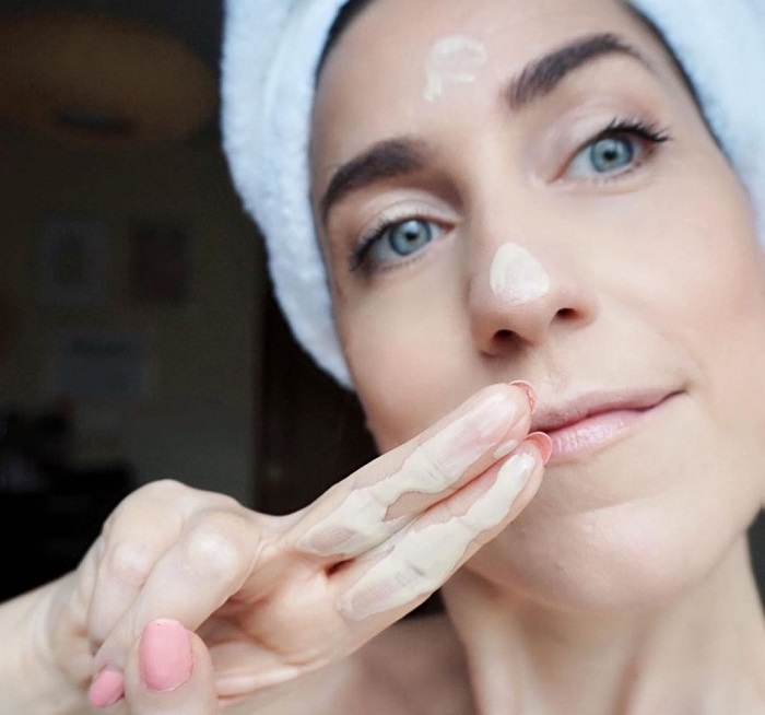 Sử dụng kem chống nắng Heliocare 360 Pigment Solution Fluid đúng cách Sử dụng kem chống nắng Heliocare 360 Pigment Solution Fluid đúng cách