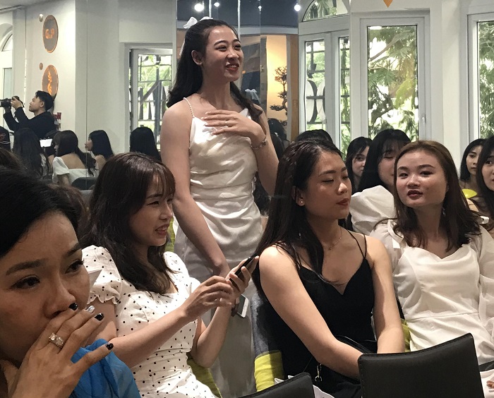 Khách mời nhiệt tình trả lời câu hỏi trong mini game Khách mời nhiệt tình trả lời câu hỏi trong mini game