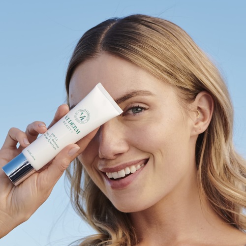 Kem chống nắng phổ rộng VI Derm SPF 50 Daily UV Defense Broad Spectrum Sunscreen 
