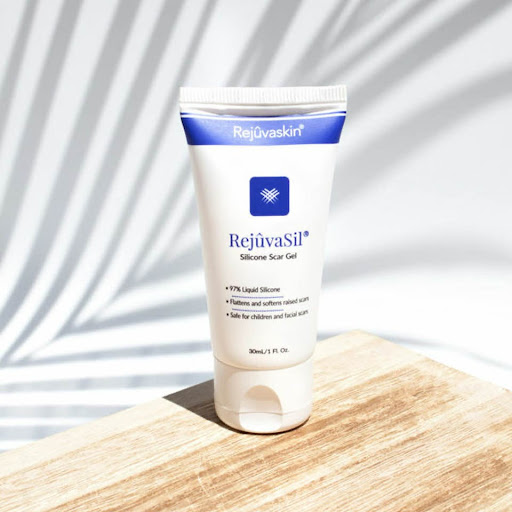 Gel hỗ trợ làm mờ sẹo Rejuvasil Gel hỗ trợ làm mờ sẹo Rejuvasil