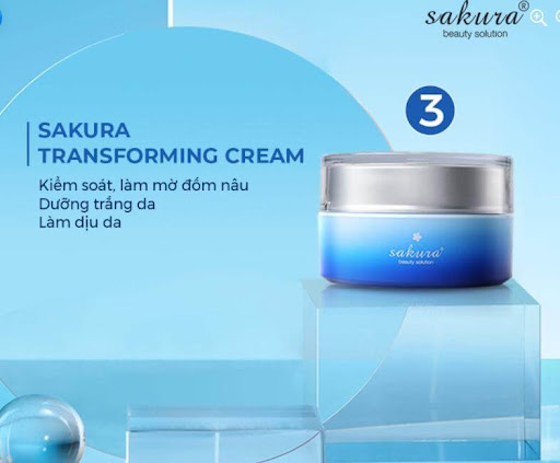 Người sử dụng kem trị nám tàn nhang Sakura Transforming Cream 30g