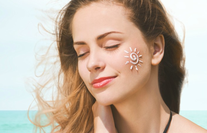 Nên thoa kem chống nắng phổ rộng hàng ngày trong quá trình sử dụng AHA để bảo vệ da khỏi tác hại của tia UV Nên thoa kem chống nắng phổ rộng hàng ngày trong quá trình sử dụng AHA để bảo vệ da khỏi tác hại của tia UV