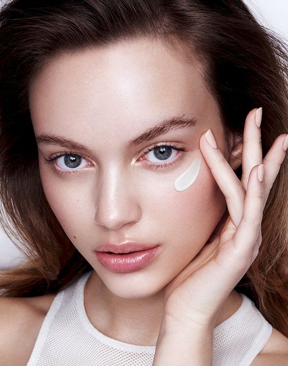 Dưỡng ẩm cho da vùng mắt Dưỡng ẩm cho da vùng mắt