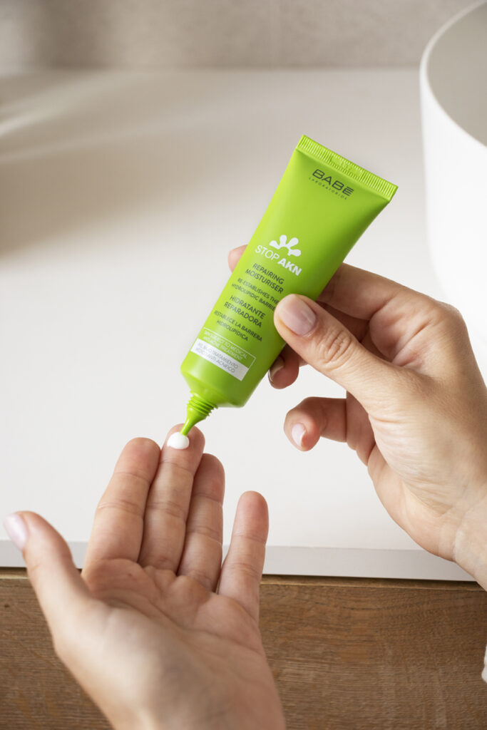 Kem dưỡng ẩm phục hồi da BABÉ STOP AKN Repairing Moisturiser Kem dưỡng ẩm phục hồi da BABÉ STOP AKN Repairing Moisturiser