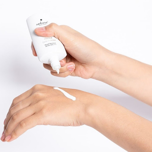 Nhũ tương chống nắng vật lý Physical Daily Defense SPF 50+ PA ++++