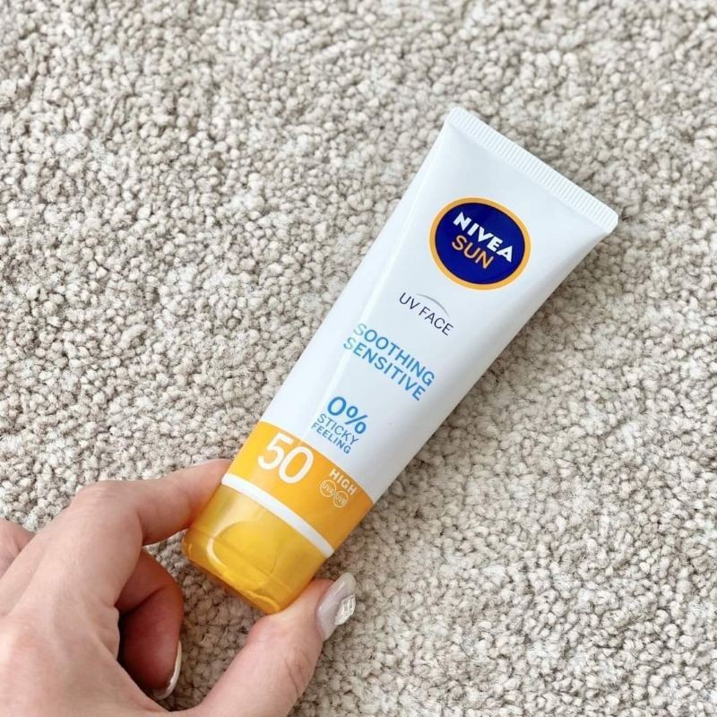 Kem chống nắng Nivea UV Face Shine Control Soothing Sensitive SPF 50 Kem chống nắng Nivea UV Face Shine Control Soothing Sensitive SPF 50