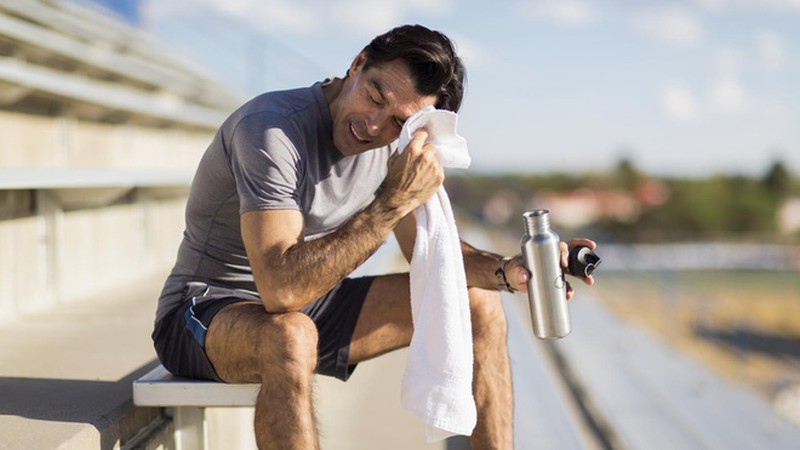 Thường thì các anh chàng sẽ có tuyến mồ hôi và bã nhờn hoạt động mạnh mẽ hơn cánh phụ nữ Thường thì các anh chàng sẽ có tuyến mồ hôi và bã nhờn hoạt động mạnh mẽ hơn cánh phụ nữ