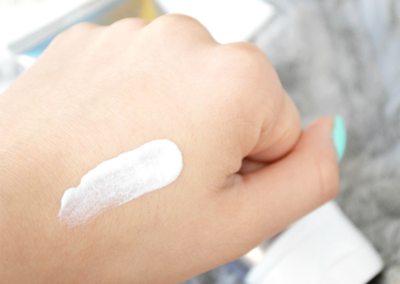 Tuy khô ráo nhưng Obagi Matte Broad Spectrum Premium vẫn cung cấp cho da một độ ẩm nhất định nên chị em đừng lo nhé, ánh sáng phản chiếu vào còn tạo được hiệu ứng vô cùng căng khoẻ nữa đó. Tuy khô ráo nhưng Obagi Matte Broad Spectrum Premium vẫn cung cấp cho da một độ ẩm nhất định nên chị em đừng lo nhé, ánh sáng phản chiếu vào còn tạo được hiệu ứng vô cùng căng khoẻ nữa đó.