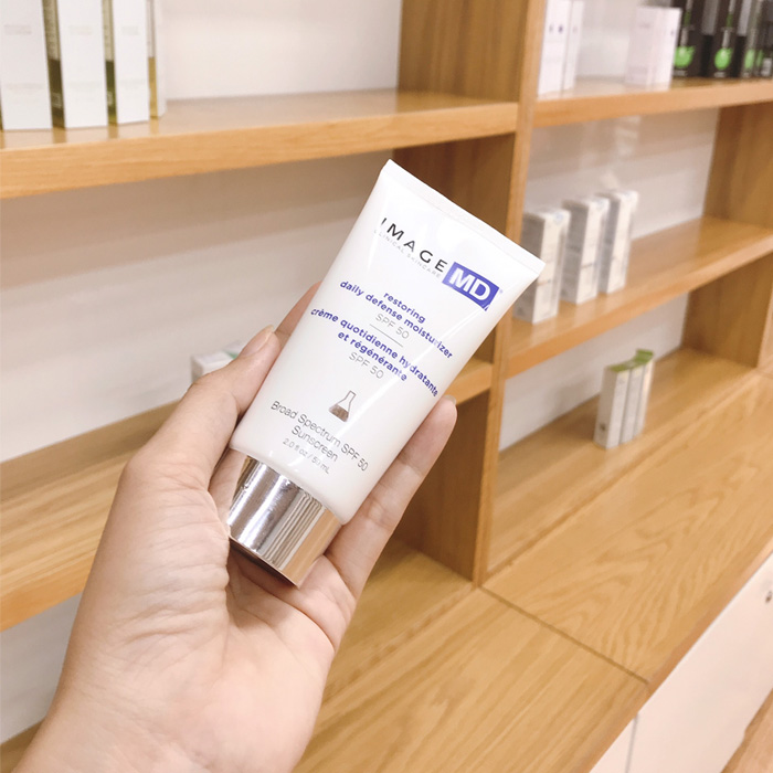 Kem chống nắng ngăn ngừa lão hóa Image Skincare Restoring Daily Defense Moisturizer SPF 50