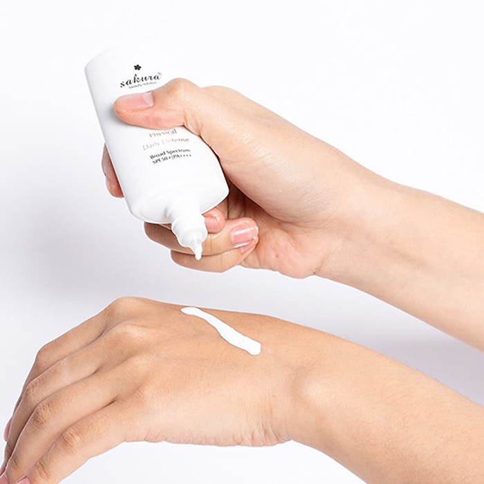 Nhũ tương chống nắng vật lý Physical Daily Defense SPF 50+ PA ++++