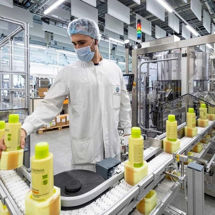Sản phẩm kem dưỡng ẩm A Derma được sản xuất theo dây chuyền hiện đại, kiểm soát chặt chẽ Sản phẩm kem dưỡng ẩm A Derma được sản xuất theo dây chuyền hiện đại, kiểm soát chặt chẽ
