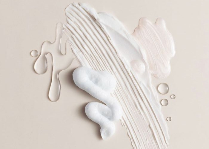 Nên lựa chọn kem dưỡng ẩm có kết cấu mỏng nhẹ, thẩm thấu nhanh Nên lựa chọn kem dưỡng ẩm có kết cấu mỏng nhẹ, thẩm thấu nhanh