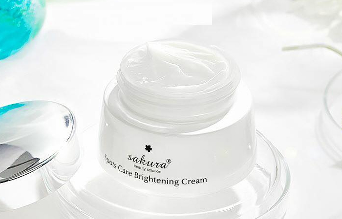 Kem dưỡng ẩm cho nam Sakura Spots Care Brightening Cream Kem dưỡng ẩm cho nam Sakura Spots Care Brightening Cream