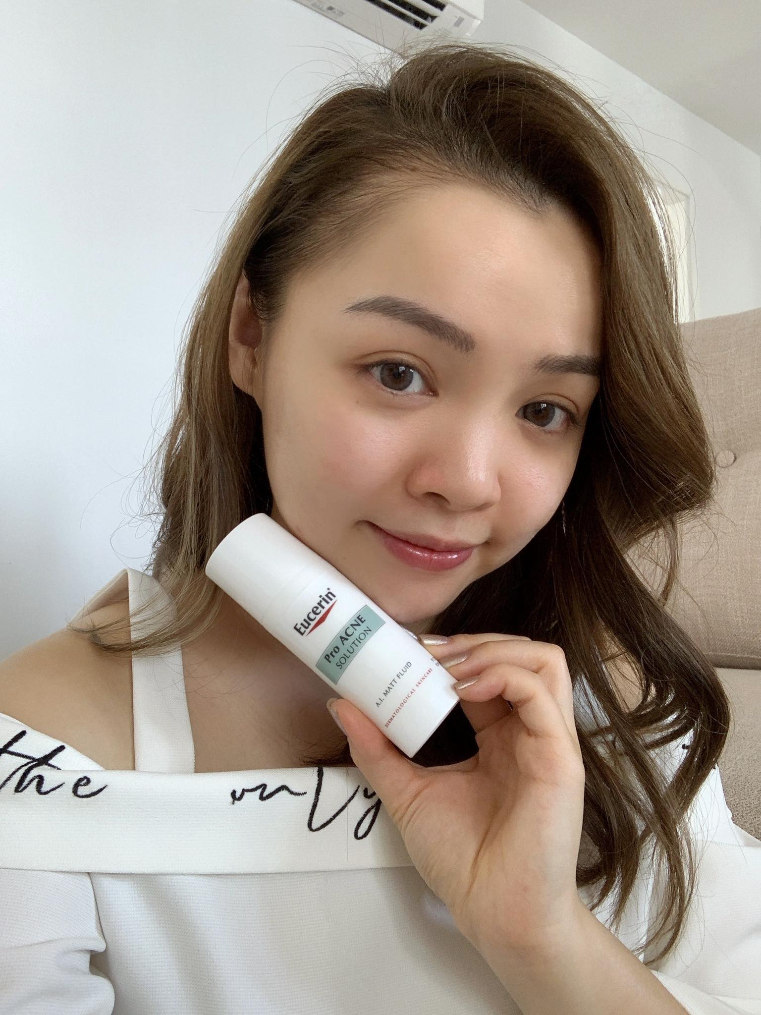 Tại Việt Nam, hầu hết các kem dưỡng nhà Eucerin đều nhận được phản hồi rất tốt từ người dùng và được các beauty blogger yêu thích như chị Trinh Phạm (Chủ kênh youtube 1,22tr người theo dõi), chị Quin. Tại Việt Nam, hầu hết các kem dưỡng nhà Eucerin đều nhận được phản hồi rất tốt từ người dùng và được các beauty blogger yêu thích như chị Trinh Phạm (Chủ kênh youtube 1,22tr người theo dõi), chị Quin.