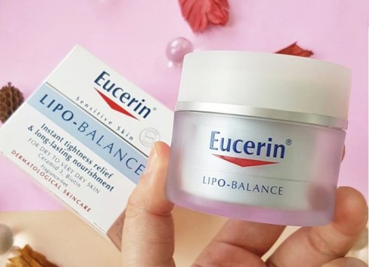 Kem dưỡng ẩm Eucerin Lipo Balance có bao bì trông khá đơn giản nhưng không kém phần sang trọng Kem dưỡng ẩm Eucerin Lipo Balance có bao bì trông khá đơn giản nhưng không kém phần sang trọng