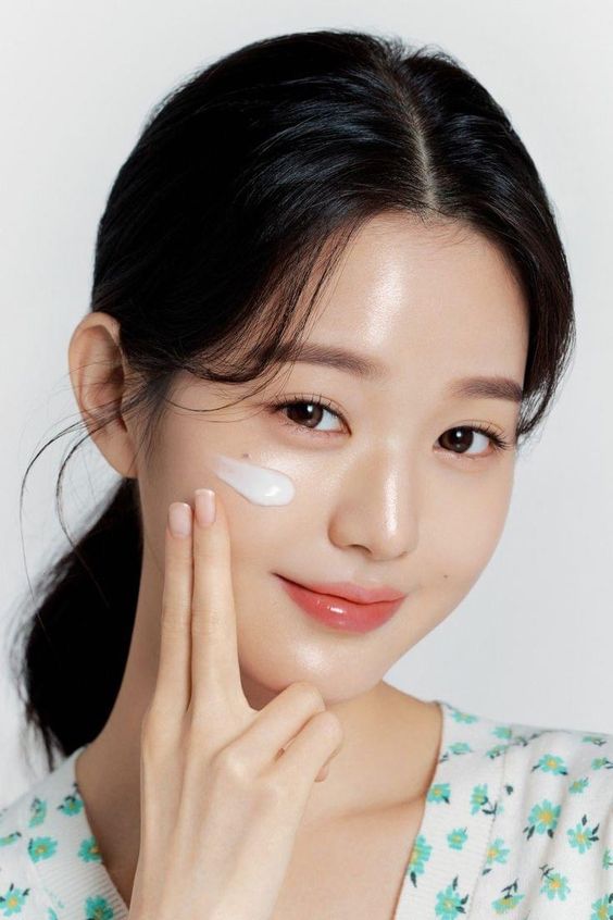 Hướng dẫn sử dụng kem dưỡng ẩm phục hồi da đạt hiệu quả tối ưu Hướng dẫn sử dụng kem dưỡng ẩm phục hồi da đạt hiệu quả tối ưu