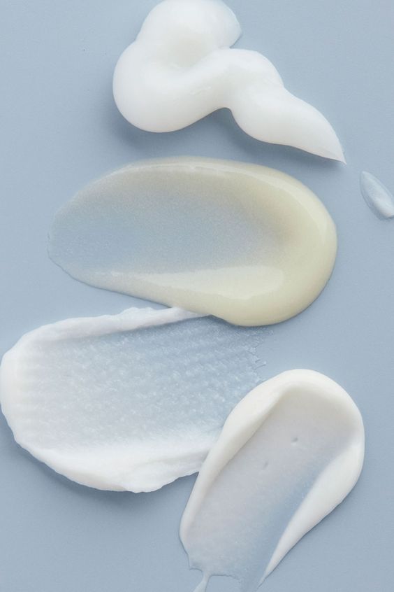 Chọn kem dưỡng có kết cấu mỏng nhẹ Chọn kem dưỡng có kết cấu mỏng nhẹ