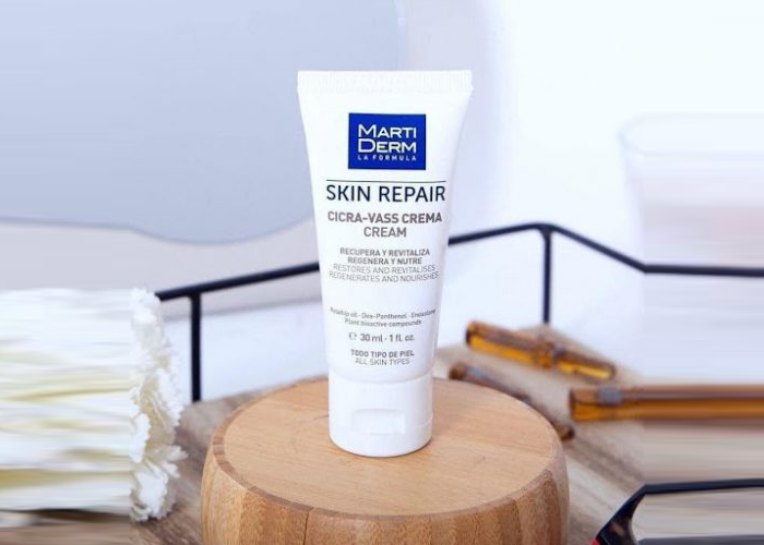 Martiderm Skin Repair Cicra Vass Cream được chiết xuất chủ yếu từ thực vật tự nhiên cùng nhiều hoạt chất có công dụng phục hồi và cấp ẩm sâu cho da Martiderm Skin Repair Cicra Vass Cream được chiết xuất chủ yếu từ thực vật tự nhiên cùng nhiều hoạt chất có công dụng phục hồi và cấp ẩm sâu cho da