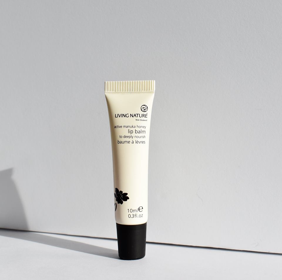 Dưỡng ẩm cho đôi môi căng mọng Dưỡng ẩm cho đôi môi căng mọng