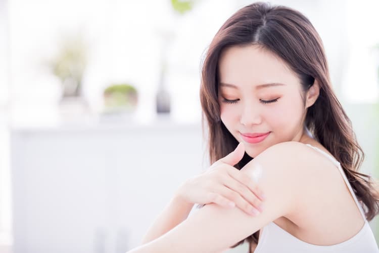 Top 10 sữa dưỡng thể trắng da đang được chị em tìm mua nhiều nhất hiện nay