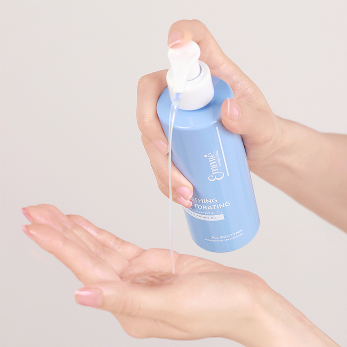 Sữa rửa mặt cho da khô dịu nhẹ và cấp ẩm sâu Emmié