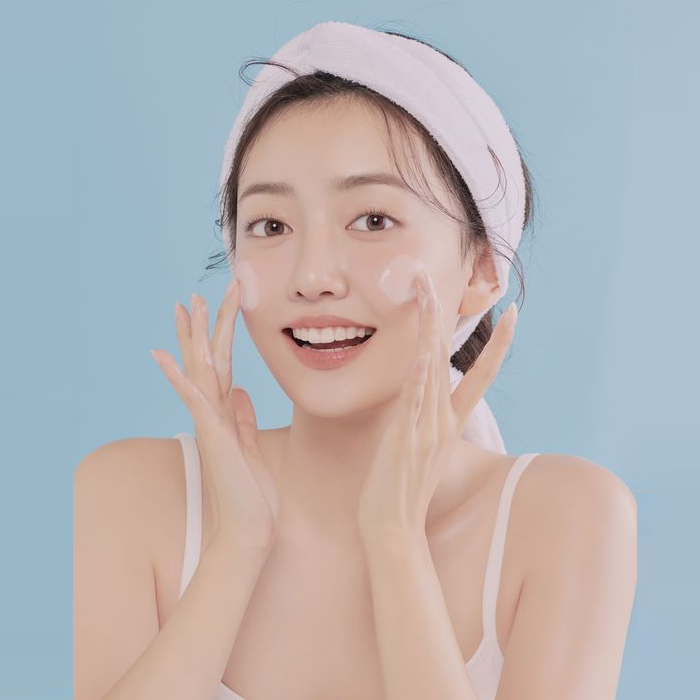 Tránh chà xát quá mạnh trong quá trình làm sạch, để hạn chế tổn thương da Tránh chà xát quá mạnh trong quá trình làm sạch, để hạn chế tổn thương da