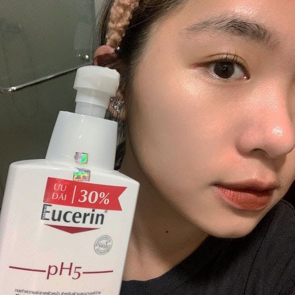 Sau 4 tháng sử dụng mụn viêm của mình ít không còn sưng đỏ quá lâu nữa mà rất nhanh xẹp, da đủ ẩm cả ngày dài. Không còn cảm giác nóng rát quá nhiều mỗi khi ra nắng và quan trọng là mình còn thấy da sáng lên trông thấy. Da khỏe mạnh và rạng rỡ hơn hẳn. Sau 4 tháng sử dụng mụn viêm của mình ít không còn sưng đỏ quá lâu nữa mà rất nhanh xẹp, da đủ ẩm cả ngày dài. Không còn cảm giác nóng rát quá nhiều mỗi khi ra nắng và quan trọng là mình còn thấy da sáng lên trông thấy. Da khỏe mạnh và rạng rỡ hơn hẳn.