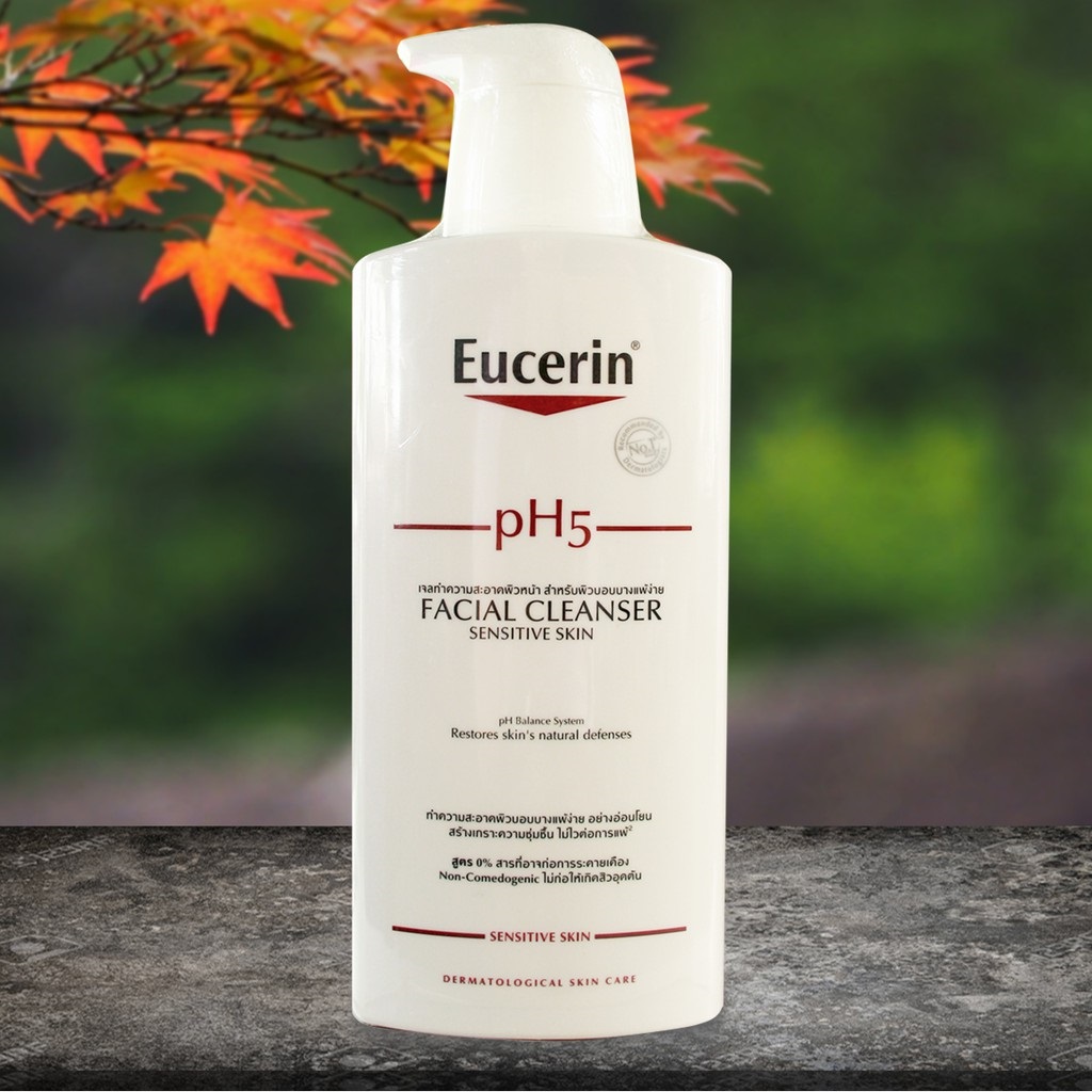 Sử dụng sữa rửa mặt Eucerin pH5 Facial Cleanser Sensitive Skin để có thể loại bỏ sạch bụi bẩn, bã nhờn và lớp makeup còn sót lại trên da. Sử dụng sữa rửa mặt Eucerin pH5 Facial Cleanser Sensitive Skin để có thể loại bỏ sạch bụi bẩn, bã nhờn và lớp makeup còn sót lại trên da.