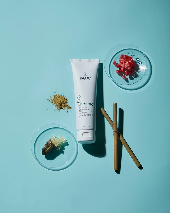 Trải nghiệm Gel tẩy tế bào chết Image Ormedic Balancing Gel Polisher với chiết xuất từ từ enzyme quả lựu, AHA, olive dạng bột và quả chanh ngón tay giúp làm sạch tế bào chết, làm da mềm mịn và sáng bật tone rạng rỡ. Trải nghiệm Gel tẩy tế bào chết Image Ormedic Balancing Gel Polisher với chiết xuất từ từ enzyme quả lựu, AHA, olive dạng bột và quả chanh ngón tay giúp làm sạch tế bào chết, làm da mềm mịn và sáng bật tone rạng rỡ.