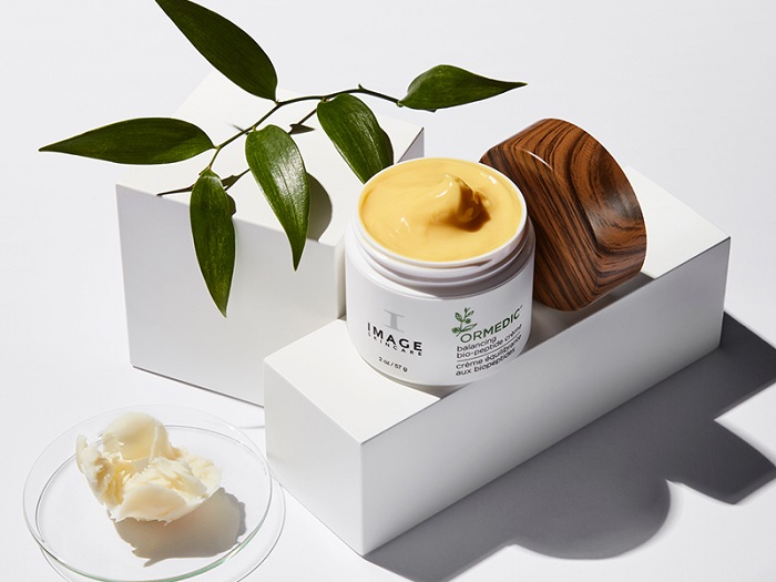Khoá ẩm buổi tối với kem dưỡng chống lão hoá Image Ormedic Balancing Bio Pepetide Crème. Khoá ẩm buổi tối với kem dưỡng chống lão hoá Image Ormedic Balancing Bio Pepetide Crème.