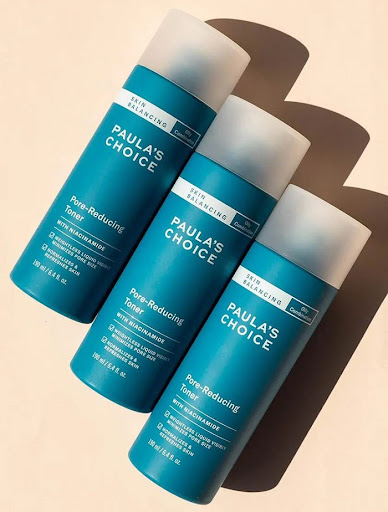 Nước cân bằng Paula’s Choice Skin Balancing Pore Reducing Toner có thiết kế đơn giản với gam trắng xanh nên rất dễ nhận diện Nước cân bằng Paula’s Choice Skin Balancing Pore Reducing Toner có thiết kế đơn giản với gam trắng xanh nên rất dễ nhận diện
