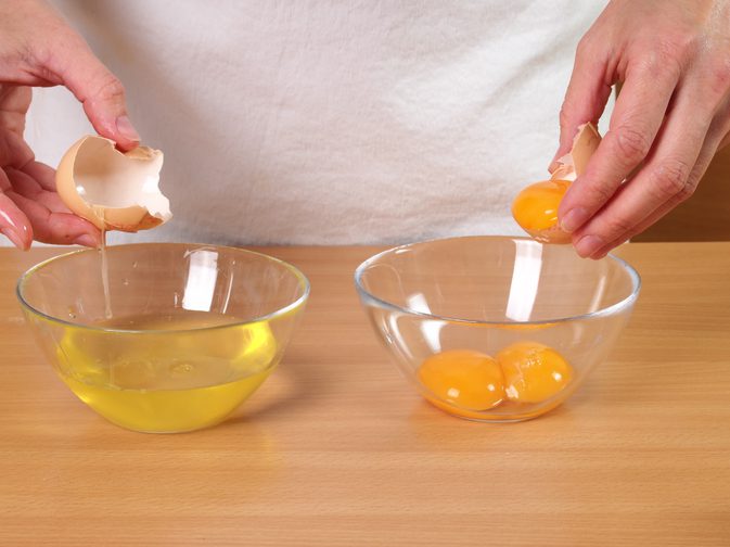 Cách đắp mặt nạ lòng trắng trứng và mật ong đúng chuẩn