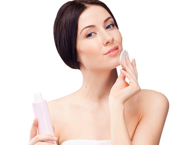 Cân bằng da với toner Cân bằng da với toner