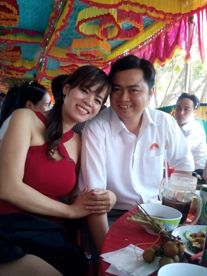 Hiện nay, em đang sống hạnh phúc với anh chồng dễ thương này đây Hiện nay, em đang sống hạnh phúc với anh chồng dễ thương này đây