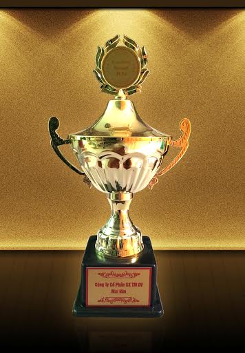 Giấy chứng nhận và cup 