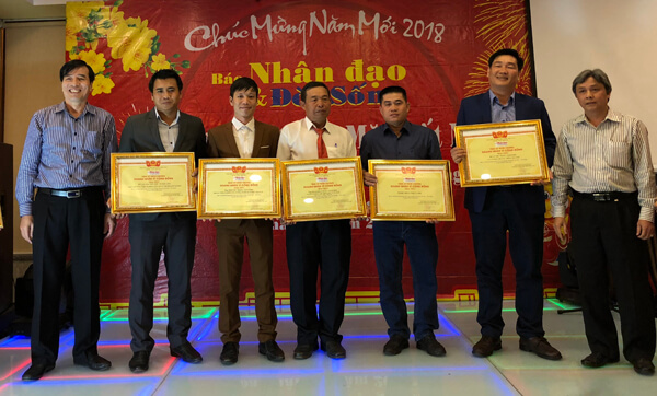 Ông Mai Xuân Dưỡng - Tổng giám đốc Mai Hân Group vinh dự nhận danh hiệu “Doanh Nhân Vì Cộng Đồng” năm 2017 hình ảnh 2 Ông Mai Xuân Dưỡng - Tổng giám đốc Mai Hân Group vinh dự nhận danh hiệu “Doanh Nhân Vì Cộng Đồng” năm 2017 hình ảnh 2