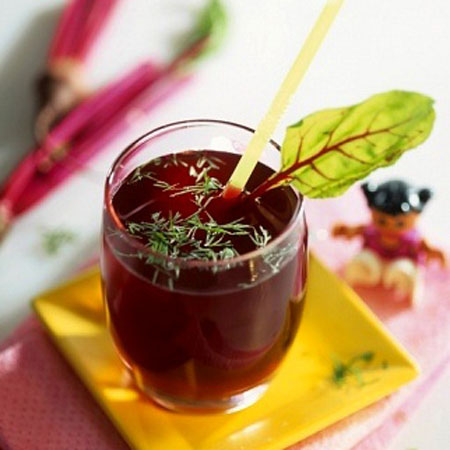 Trà lá củ cải đỏ cho da đẹp từ bên trong