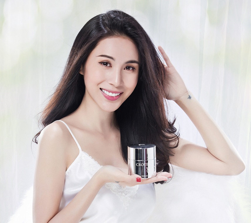 Thủy Tiên và nhiều người nổi tiếng đặc biệt yêu thích kem dưỡng trắng da ban ngày Crotena Snail Cream
