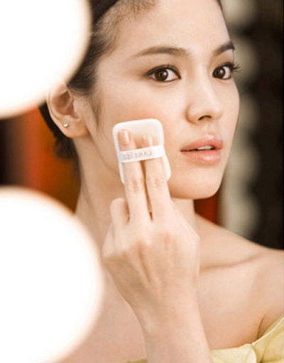 Rửa mặt sạch trước khi đi ngủ sẽ không bị mụn và da mặt luôn khỏe mạnh