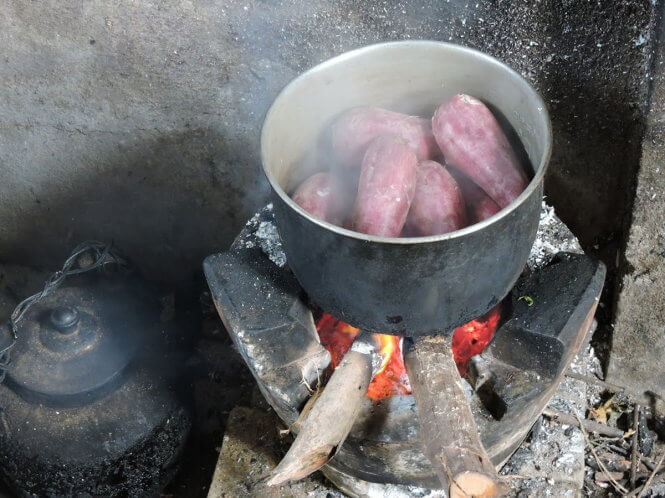 Khám phá mặt nạ dưỡng da đẹp rẻ bèo từ khoai lang Khám phá mặt nạ dưỡng da đẹp rẻ bèo từ khoai lang