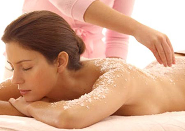 Tẩy bào chết làm sạch da, giúp da khỏe khoắn