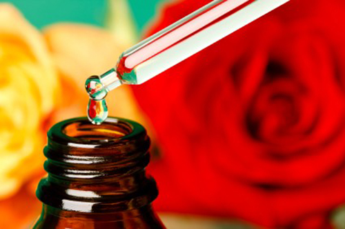 Làn da thường dùng nước hoa hồng có nồng độ cồn dưới 20%
