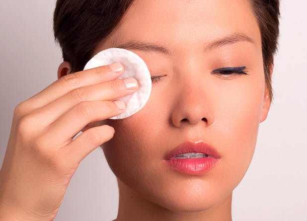 Dầu dừa là nguyên liệu tẩy trang hiệu quả Dầu dừa là nguyên liệu tẩy trang hiệu quả