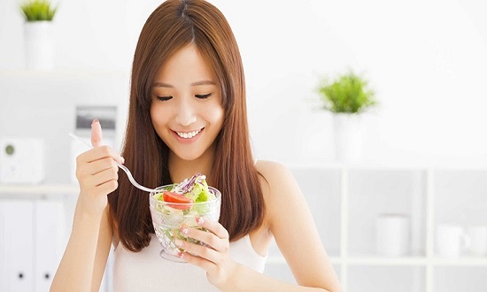 Những loại thực phẩm phụ nữ U30+ nên bổ sung hàng ngày để làn da luôn tươi trẻ 